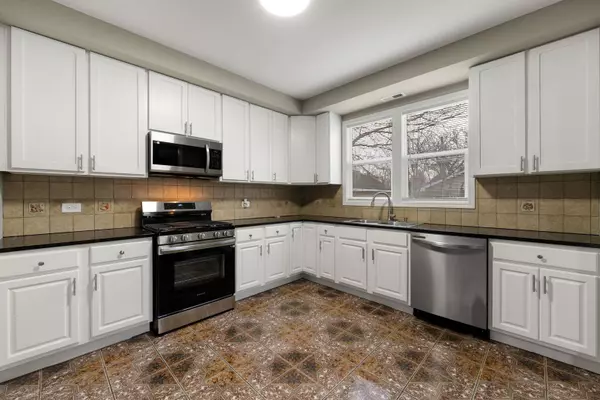 600 S Riverside Drive, Villa Park, IL 60181