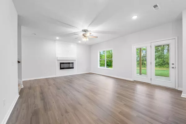 1196 Boulder Pass Rd, Clarksville, TN 37040