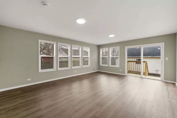 600 S Riverside Drive, Villa Park, IL 60181