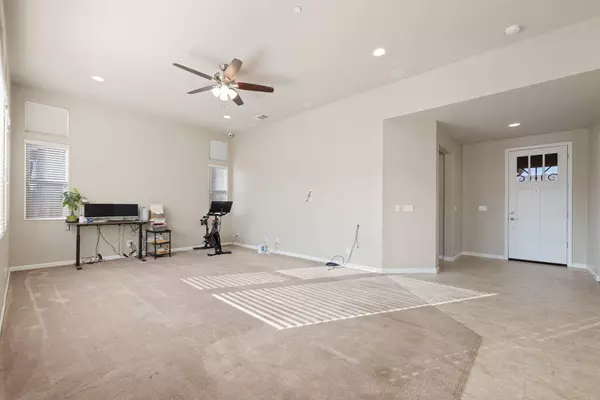 3315 Tradewinds Avenue, Tulare, CA 93274