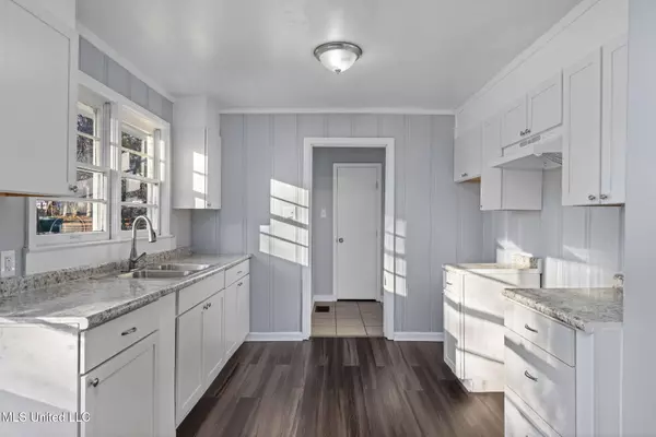 221 Lakeview Drive, Tupelo, MS 38801