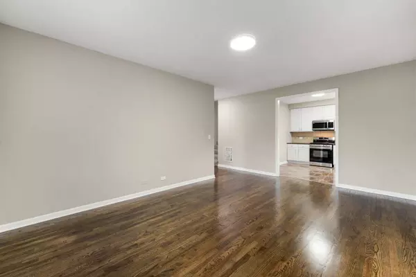 600 S Riverside Drive, Villa Park, IL 60181