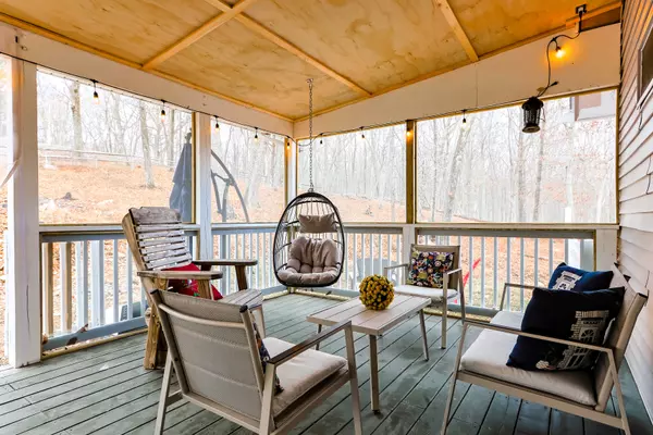 112 Sparrow Loop, Bushkill, PA 18324-8629