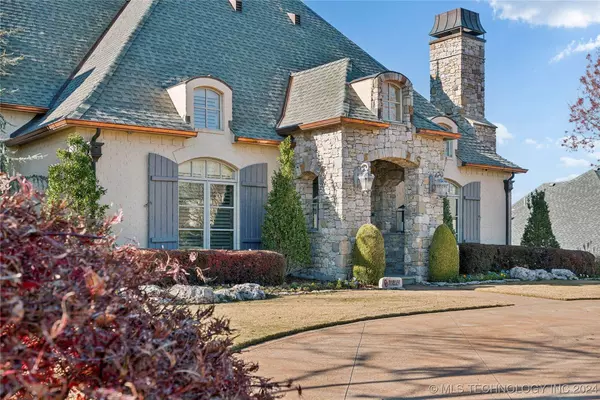 10616 S Forest AVE, Jenks, OK 74037