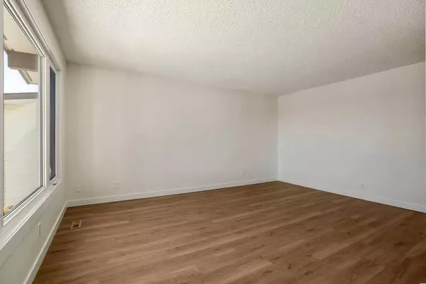 801 5 ST SE, High River, AB T1V 1J3