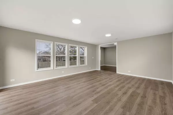 600 S Riverside Drive, Villa Park, IL 60181