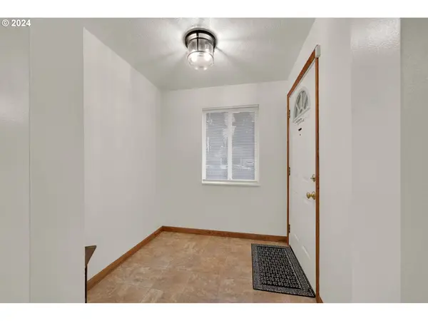 1129 7TH ST, Springfield, OR 97477