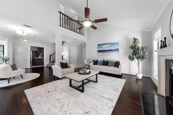 10 W Cobble Hill CIR, The Woodlands, TX 77381