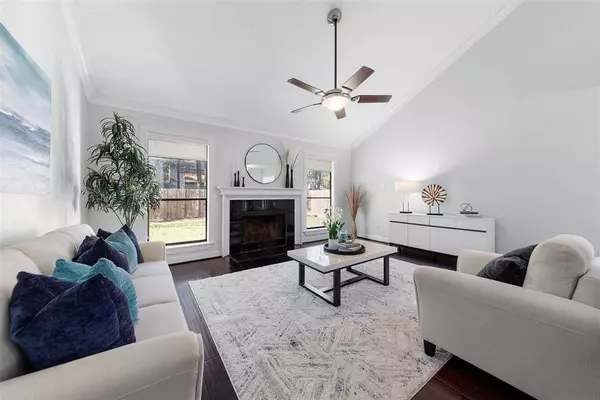 10 W Cobble Hill CIR, The Woodlands, TX 77381