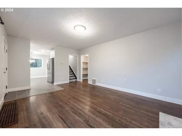 3380 HYACINTH ST NE, Salem, OR 97301