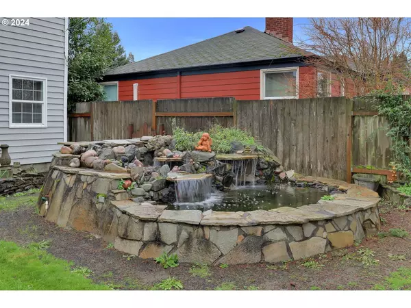 1129 7TH ST, Springfield, OR 97477