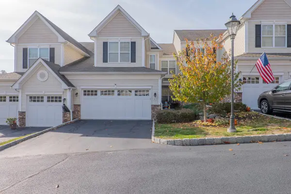 67 Beacon Hill Terrace #67, Bethel, CT 06801