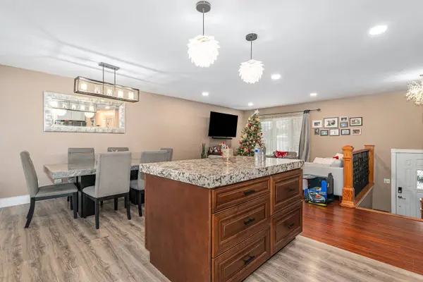 1405 PALM DR, Wheeling, IL 60090