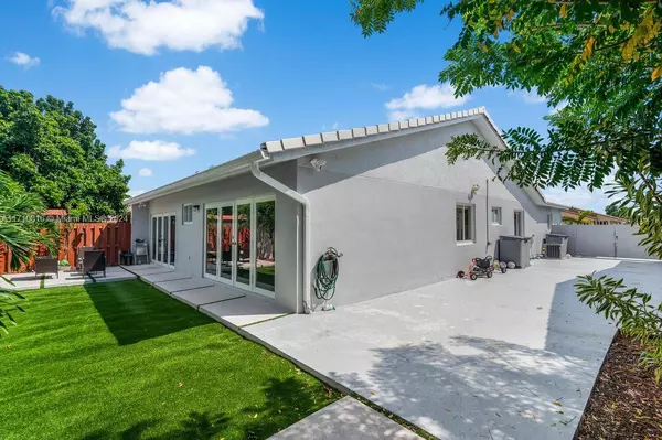 5552 SW 144th Ct, Miami, FL 33175