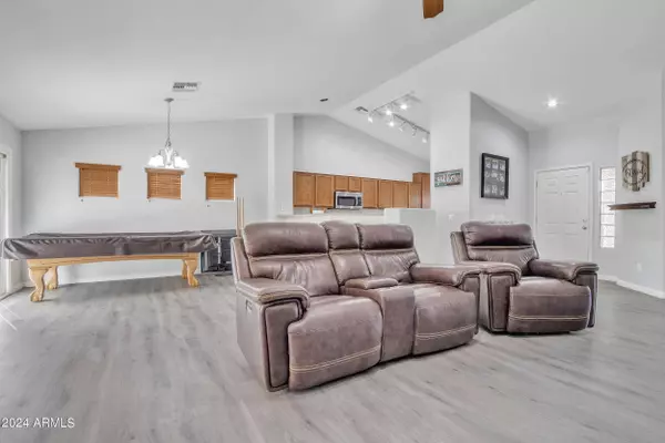 6748 S GARNET Way, Chandler, AZ 85249