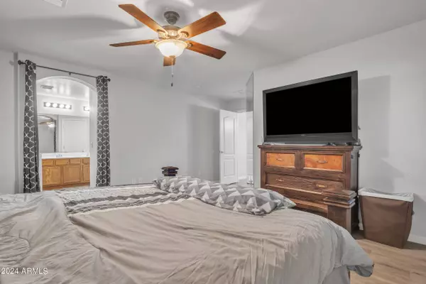 6748 S GARNET Way, Chandler, AZ 85249