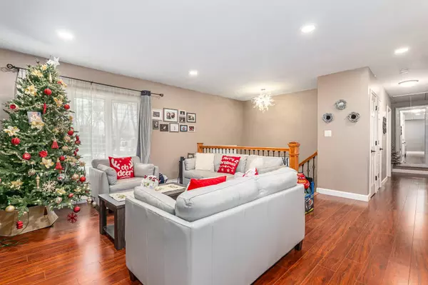 1405 PALM DR, Wheeling, IL 60090