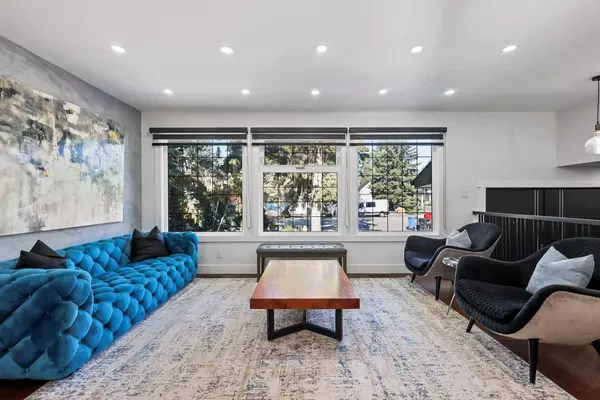 210 Canterbury PL SW, Calgary, AB T2W 1P4