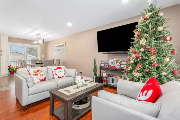 1405 PALM Drive, Wheeling, IL 60090