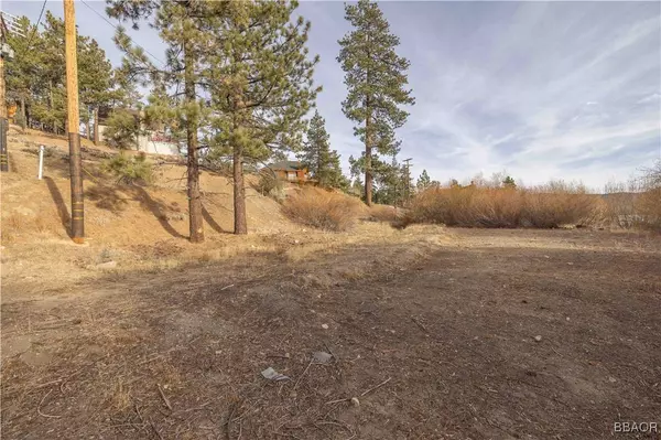 39271 Seminole DR, Fawnskin, CA 92333