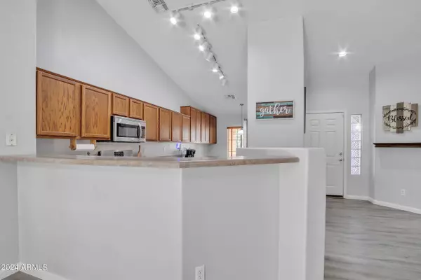 6748 S GARNET Way, Chandler, AZ 85249