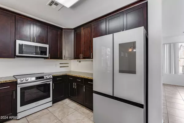 17409 W HOLLAND Lane, Surprise, AZ 85388