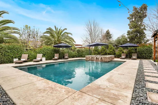 6644 W Mary Court, Visalia, CA 93277