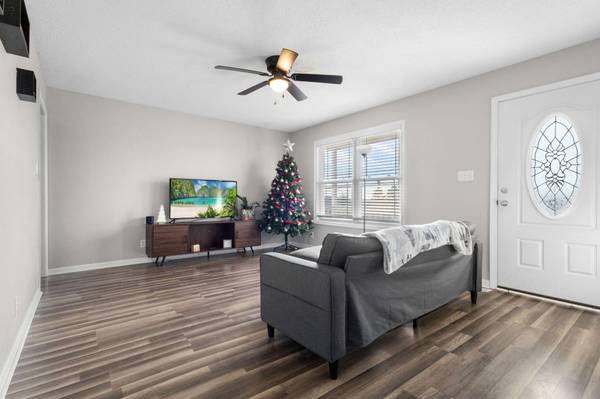 104 Chase Ct, Oak Grove, KY 42262