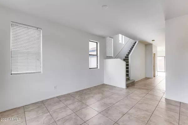 17409 W HOLLAND Lane, Surprise, AZ 85388