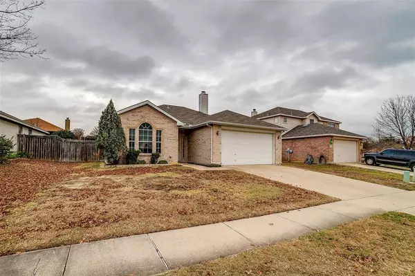 10304 Trevino Lane, Benbrook, TX 76126