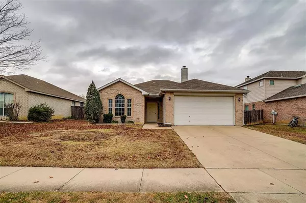 10304 Trevino Lane, Benbrook, TX 76126