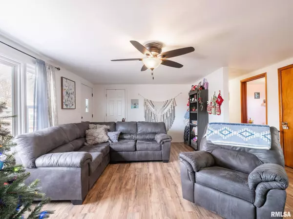 108 QUAIL TRL, Washington, IL 61571