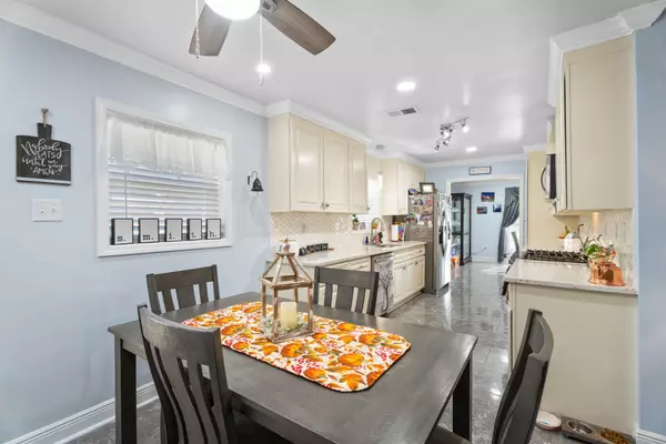 Wow what a kitchen with high end cabinets and counter