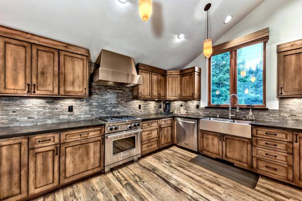 15559 Skislope Way, Truckee, CA 96161-0000