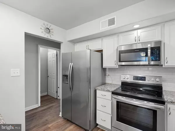 2204 OLDEN AVE, Newark, DE 19702