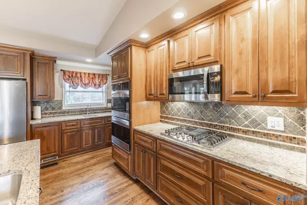 104 Six Mile Road, Somerville, AL 35670