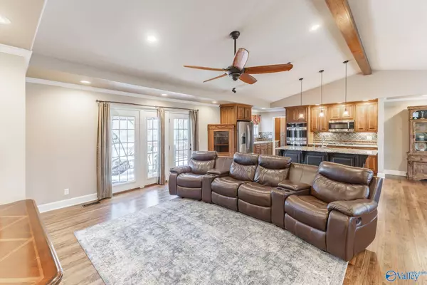 104 Six Mile Road, Somerville, AL 35670