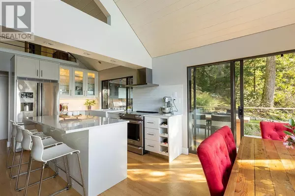 485 TIMBERTOP DRIVE, Lions Bay, BC V0N2E0