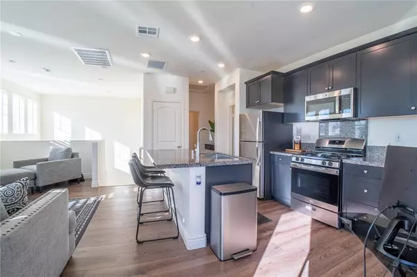 16680 Wyndham Ln #12, Fontana, CA 92336-6150