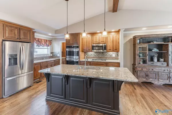 104 Six Mile Road, Somerville, AL 35670