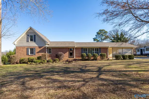 104 Six Mile Road, Somerville, AL 35670