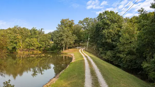 9942 Schrand LN, Williamsburg, MO 63388