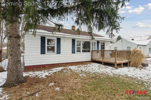 134 N Williams Lake Road, Waterford, MI 48327