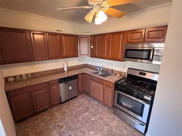 6 Beech CT #6, Selden, NY 11784