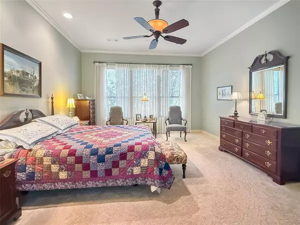 27 E Thymewood PL, The Woodlands, TX 77382