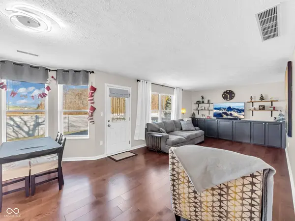 9916 Wellsford CIR, Indianapolis, IN 46236