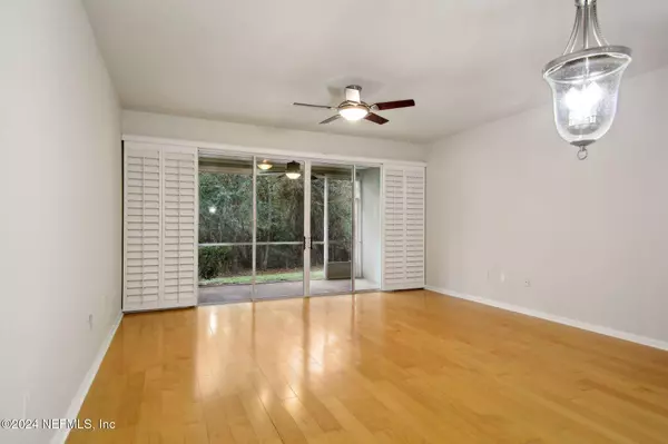 7075 ROUNDLEAF DR, Jacksonville, FL 32258