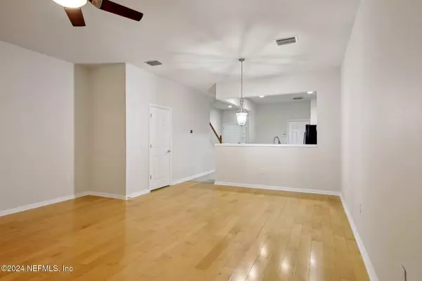 7075 ROUNDLEAF DR, Jacksonville, FL 32258