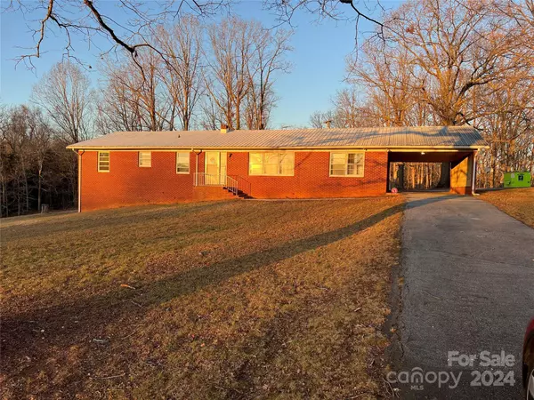 605 Clarksbury CHurch RD, Thomasville, NC 27360