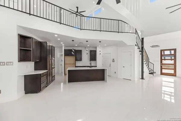 15714 Hill Ln, Selma, TX 78154